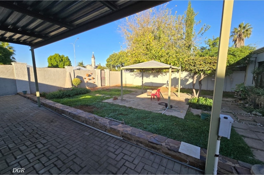 4 Bedroom Property for Sale in Herlear Northern Cape